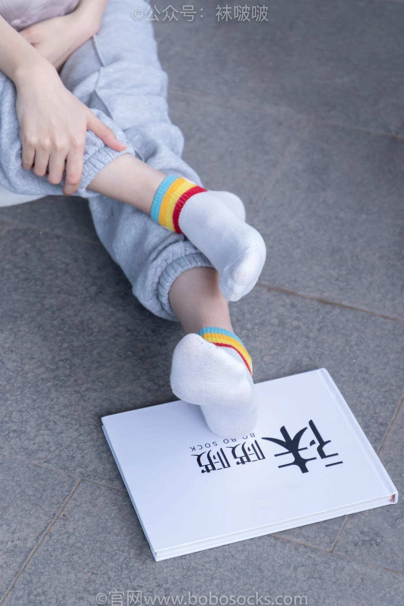 [BoBoSocks袜啵啵]NO.012 泡芙-运动鞋、白棉袜、裸足 [132P]插图6